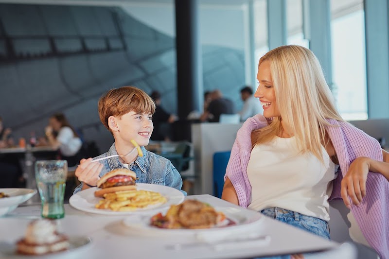 Restaurace Runway Food Court - Restaurace Runway Food Court, 2. patro, FOOD COURT, Aviatická 2, 160 08 Praha 6, Czechia