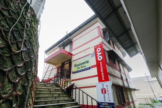 Flagship Hotel Midview Mussoorie - Flagship Hotel Midview Mussoorie 12, Mall Rd, The Mall Road, Mussoorie, Uttarakhand 248179, India