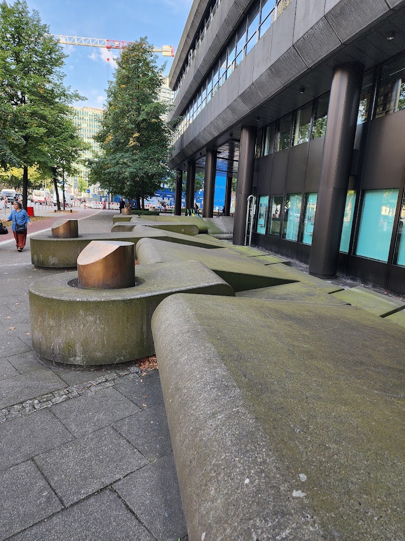 Deutsche Bundesbank - Hauptverwaltung in Hamburg, Mecklenburg-Vorpommern und - Deutsche Bundesbank - Hauptverwaltung in Hamburg, Mecklenburg-Vorpommern und, Willy-Brandt-Straße 73, 20459 Hamburg, Germany