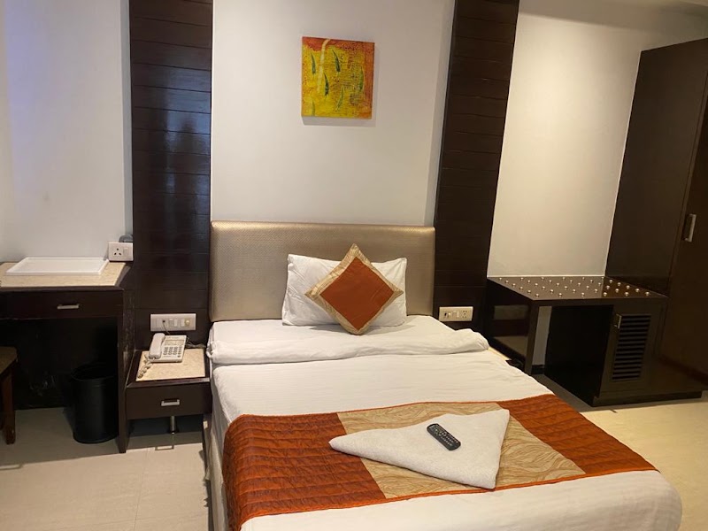 Le ROI Delhi Hotel, Paharganj - Le ROI Delhi Hotel, Paharganj Railway Station, No.2206, Rajguru Marg, near New Delhi, Bazar Sangatrashan, Chuna Mandi, Paharganj, New Delhi, Delhi 110055, India