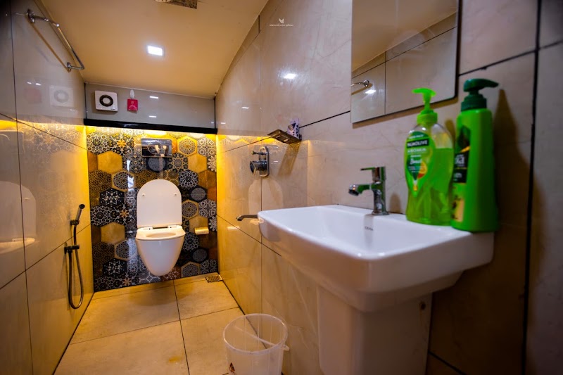 Whispering Waters Houseboat - Whispering Waters Houseboat Nehru Trophy Finishing Point, Road, Pallathuruthy, Alappuzha, Kerala 688003, India
