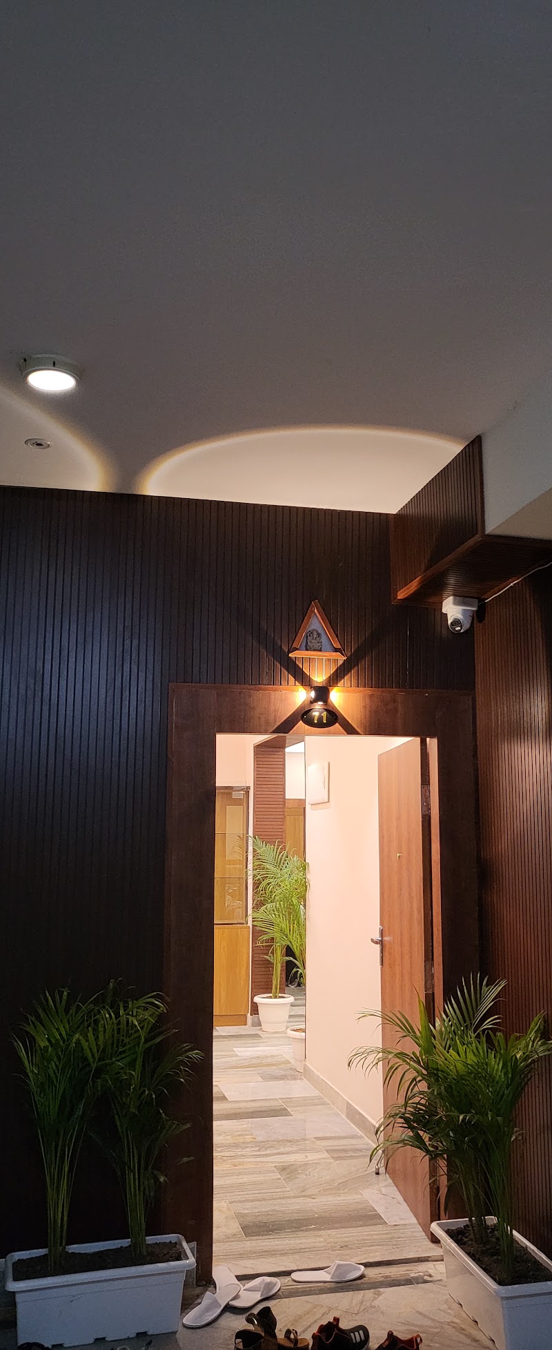 The Mid City Home - The Mid City Home, 7th floor flat, Ishwar Tower, 71, Luxa Rd, Godowliya, Sidhgiribagh, Varanasi, Uttar Pradesh 221010, India
