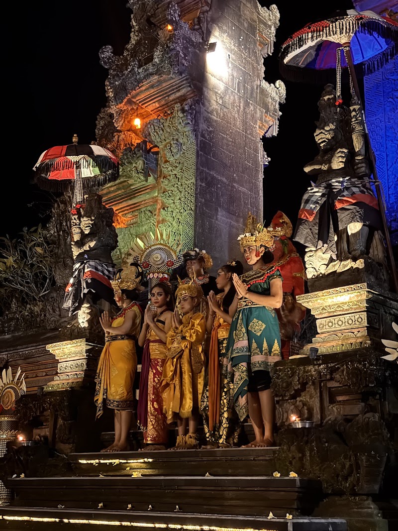 Kecak & Fire Dance at Pura Puseh Ubud - Kecak & Fire Dance at Pura Puseh Ubud, Jl. Suweta No.32, Ubud, Kecamatan Ubud, Kabupaten Gianyar, Bali 80571, Indonesia