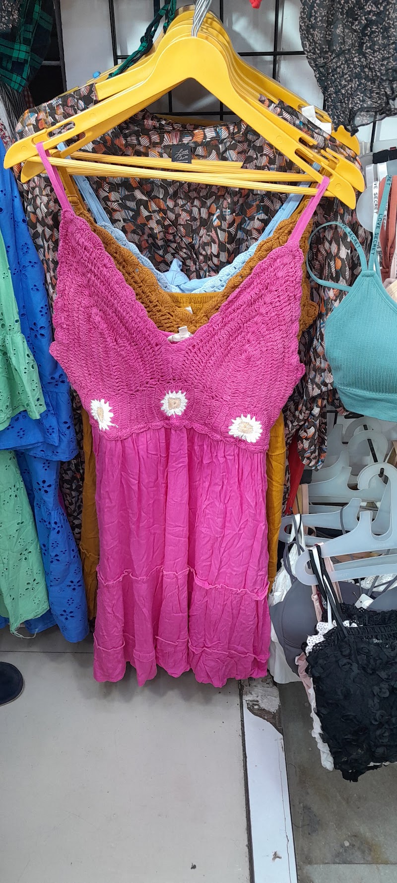Kasim export - Kasim export 4-A, Hill Road Hill road, Ranwar, Bandra West Shop no 6 elco arcade, ground floor, D wing, near elco pani pori, Ranwar, Bandra West, Mumbai, Maharashtra 400050, India