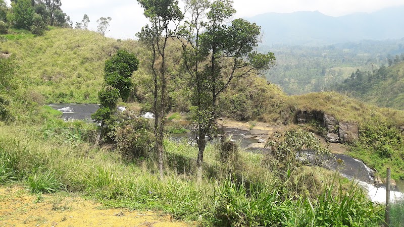 Devon Falls - Devon Falls, XJ2J+H26, Nawalapitiya - Dimbula Rd, Dimbula, Sri Lanka