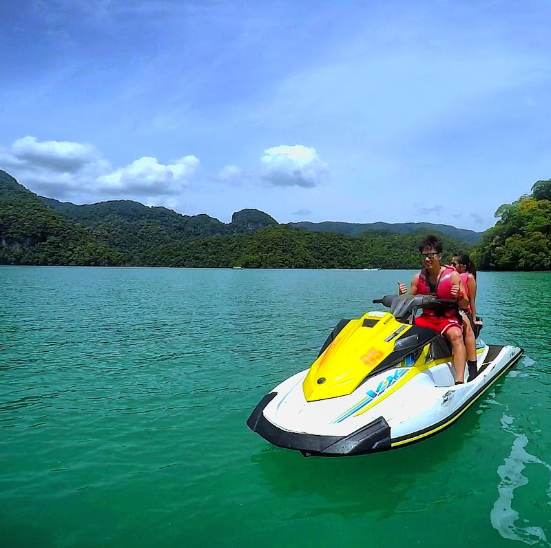 SAFF Watersports - SAFF Watersports, Kiosk MPLBP no.2, Pantai Cenang, Jalan Temoyong, 07000 Langkawi, Kedah, Malaysia