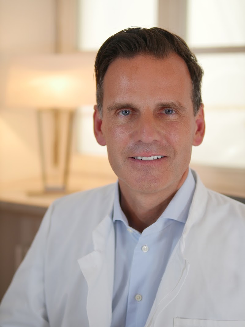 Schönheitsklinik für Brustoperationen | Dr. Christian Lenz - Schönheitsklinik für Brustoperationen | Dr. Christian Lenz Innrain 143, 6020 Innsbruck, Austria