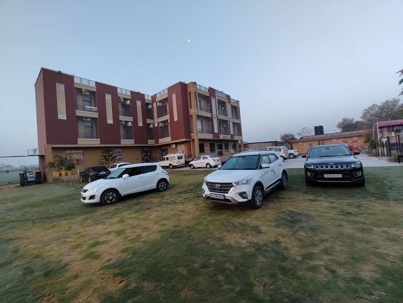 Amar Mahal Hotel - Amar Mahal Hotel Reengus Rd, Khatoo, Rajasthan 332404, India