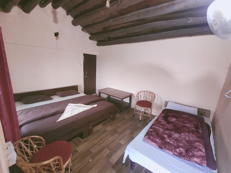 Pahadi Ghar (Himalayan HomeStay kanatal) - Pahadi Ghar (Himalayan HomeStay kanatal) Chamba - Mussoorie Rd, chokhal, Kanatal, Chamba, Churer Dhar, Uttarakhand 249145, India