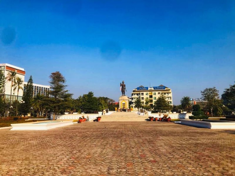 Fa Ngum Statue - Fa Ngum Statue, Rue Setthathilath, Vientiane, Laos