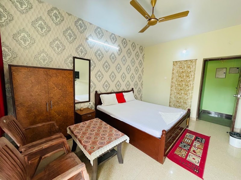 Hotel Lovely star Inn - Hotel Lovely star Inn, C-5, Baliapanda Rd, near lucky india, near Sagar vihar, Baliapanda Housing Board Colony, Puri, Odisha 752001, India