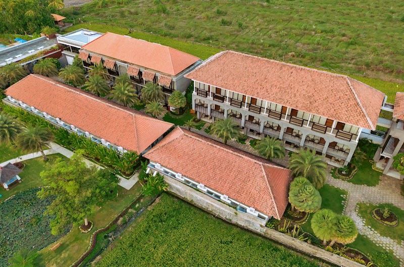 Lovina Beach Club & Resort
