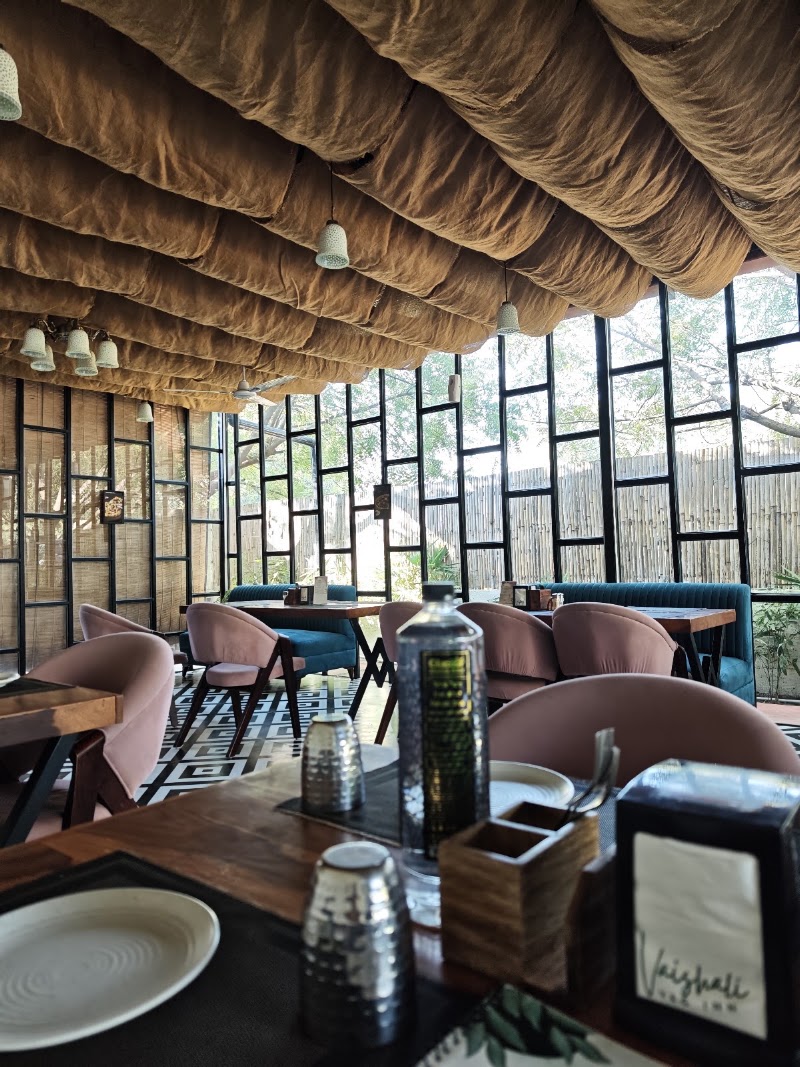 Vaishali Veg Inn - Pure Veg Restaurant & Banquet - Vaishali Veg Inn - Pure Veg Restaurant & Banquet 06, Gandhi Path Rd, near Pratap Marriage Garden, Arpit Nagar, B Block, Vaishali Nagar, Jaipur, Jaipur Nagar Nigam Area, Rajasthan 302021, India