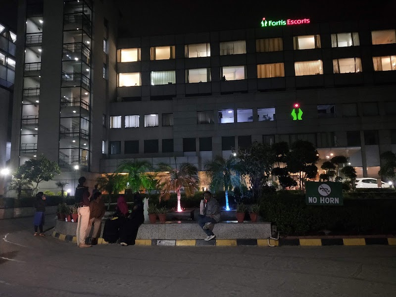 Fortis Escorts Heart Institute - Heart Hospital Okhla - Fortis Escorts Heart Institute - Heart Hospital Okhla Metro Station, Okhla Rd, opposite Sukhdev Vihar, New Friends Colony, New Delhi, Delhi 110025, India