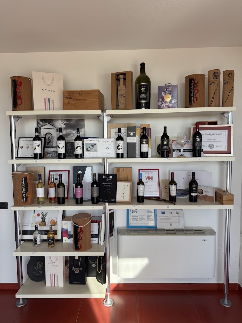 SCAIA WINE-SHOP: It looks like Wine, It feels like Community. - SCAIA WINE-SHOP: It looks like Wine, It feels like Community., Via Ceriani, 23, 37030 Colognola ai Colli VR, Italy