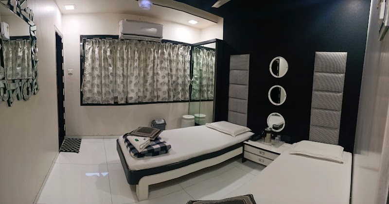 Nice Guest House - Nice Guest House First Floor, Samarth Complex, Bandu Gore Marg, opp. B.M.C. Bhaji Market, Jawahar Nagar, Goregaon West, Mumbai, Maharashtra 400104, India