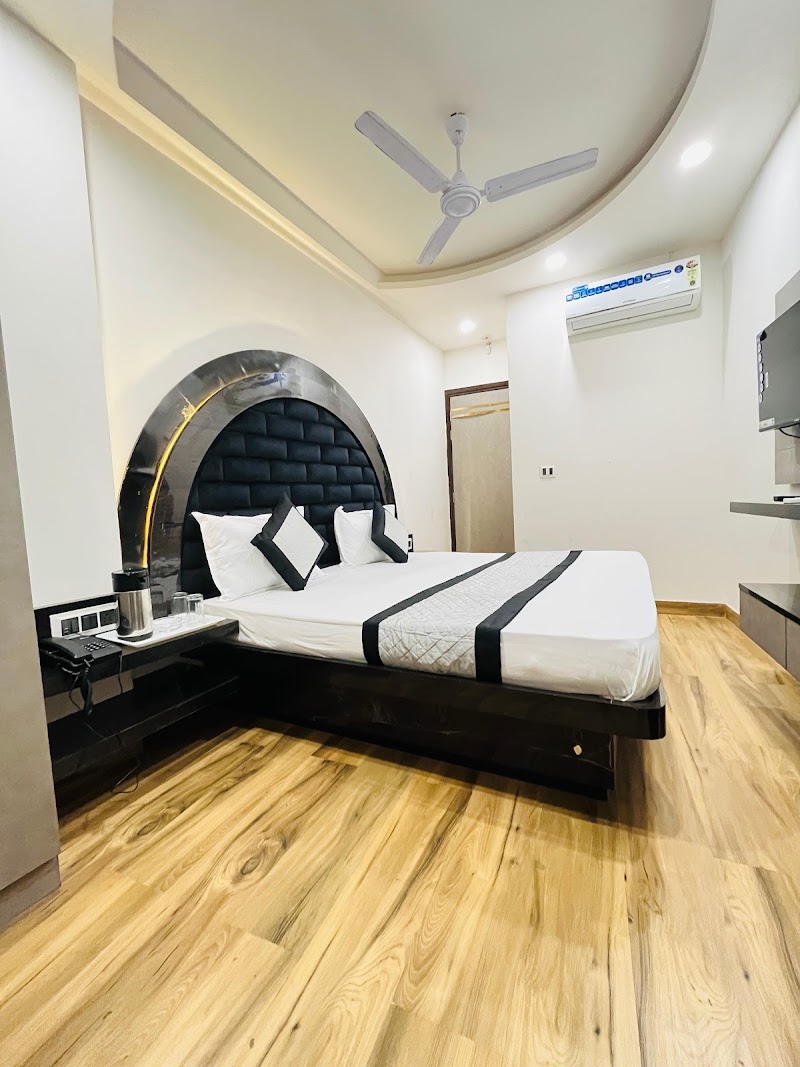 Hotel Red stone inn New Delhi - Hotel Red stone inn New Delhi 671, 6, Totti chowk, Bazar Sangatrashan, Main Bazar, Aram Bagh, Paharganj, New Delhi, Delhi 110055, India