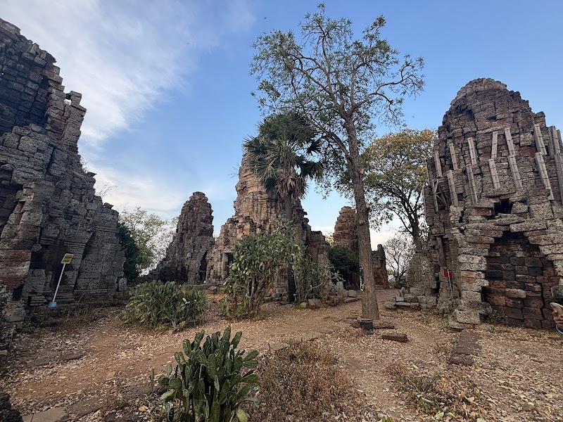 Bat cave, Killing cave, bamboo train and handicraft tour - Bat cave, Killing cave, bamboo train and handicraft tour, Tea Cham Rath St, Krong Battambang 02000, Cambodia