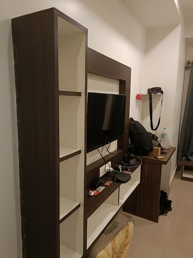 PINE HILLS Guest House - PINE HILLS Guest House 2nd floor, Georgina plaza, Laitumkhrah Main Rd, Nongkynrih, Laitumkhrah, Shillong, Meghalaya 793003, India