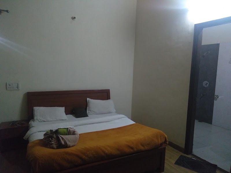 OYO Home 14047 Luxury 3BHK - OYO Home 14047 Luxury 3BHK, 3, BHK Cottage, Garkhal Kanda Rd, Kasauli, Himachal Pradesh 173225, India