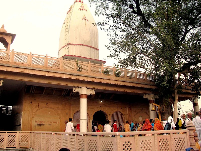 Akrur Ji Mandir, Vrindavan - Akrur Ji Mandir, Vrindavan, Shri Akrur Mandir, Radha Vallabh Temple Rd, Shri Radha Puram, Vatsalya Gram, Vrindavan, Uttar Pradesh 281121, India