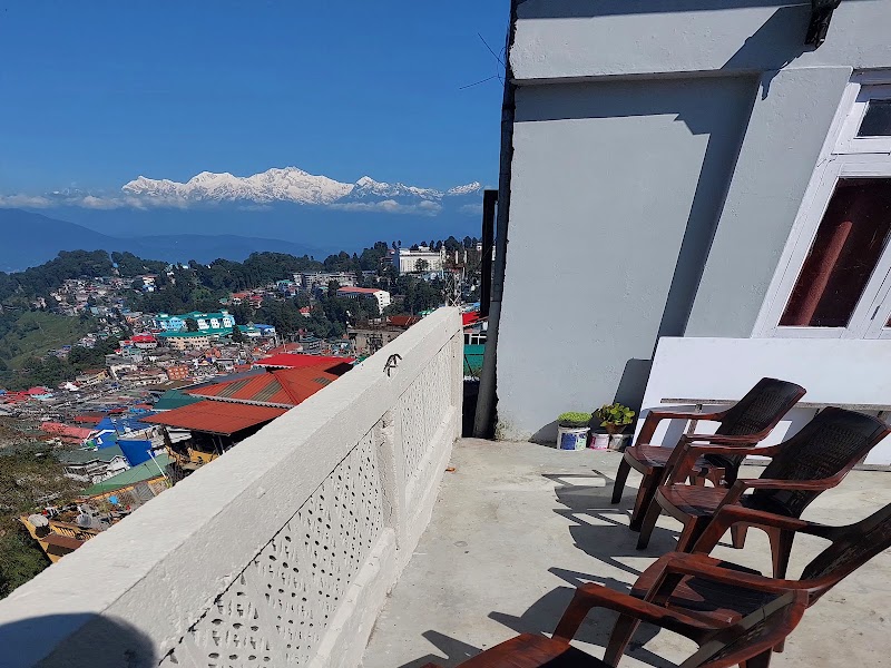 Crown Ville Guest House !! Direct Kunchanjunga Mountain View !! Hotels in Darjeeling !! Hill View !! Near Mall Road - Crown Ville Guest House !! Direct Kunchanjunga Mountain View !! Hotels in Darjeeling !! Hill View !! Near Mall Road 10/1- A, Cooch behar road, near T.v tower, below Junior B.T College, Tungsung Basti, Darjeeling, West Bengal 734101, India