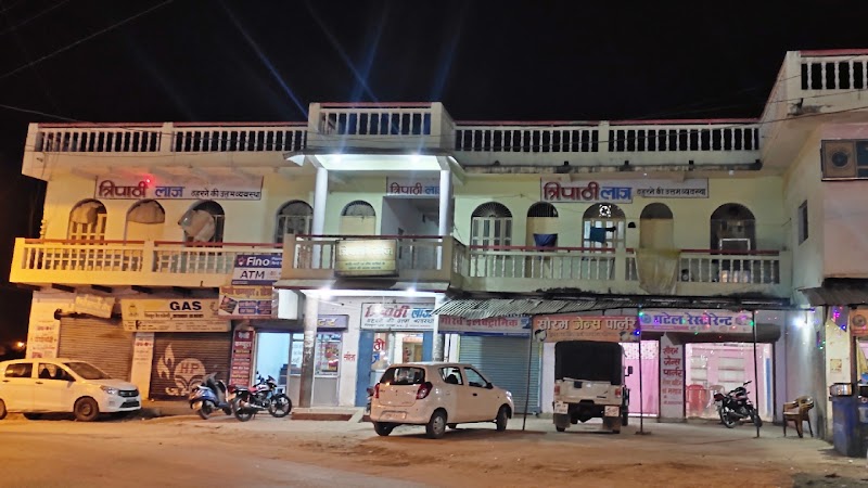 Tripathi Lodge - Tripathi Lodge, Near Ramghat 100 meter, &, kamadgiri parvat 1 km, Kamtanath mandir, 200 meter Busstand, Ram Ghat Rd, Kashavgarh, Chitrakoot, Madhya Pradesh 485334, India