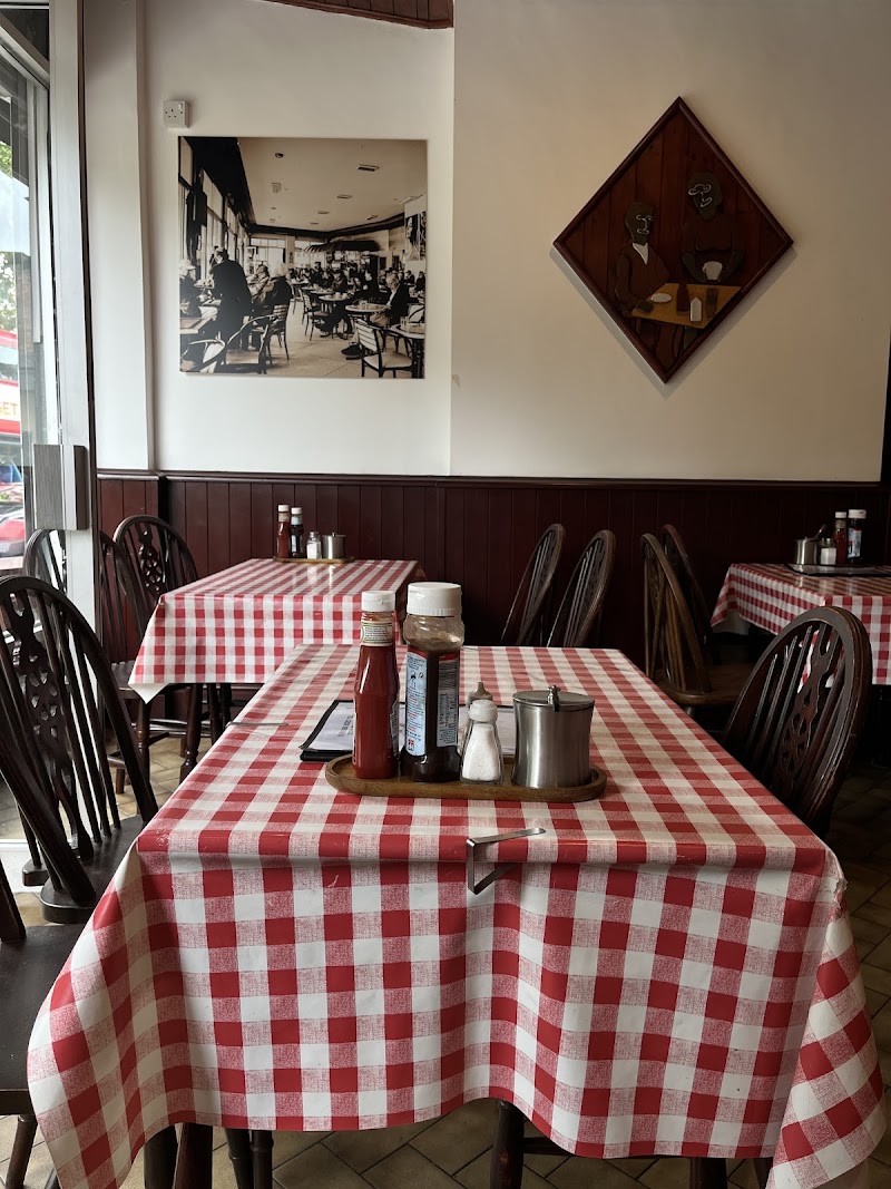 Arthur's Café Restaurant - Arthur's Café Restaurant, Arthurs cafe, Station Terrace, London NW10 5RU, UK