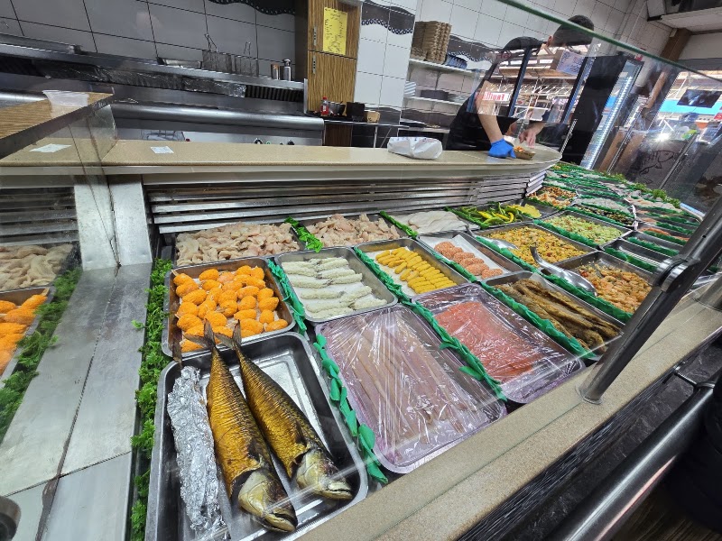 Fish palace - Fish palace, Crooswijkseweg 86, 3034 HM Rotterdam, Netherlands