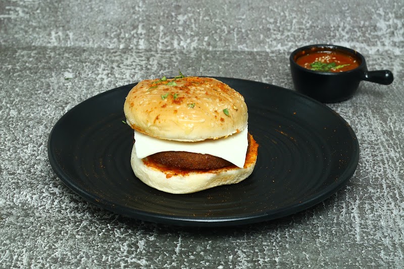 Ministry Of Burger MOB - Ministry Of Burger MOB, Ministry Of Burger, near tata primanti housing gate, Sector 72, Gurugram, Haryana 122001, India