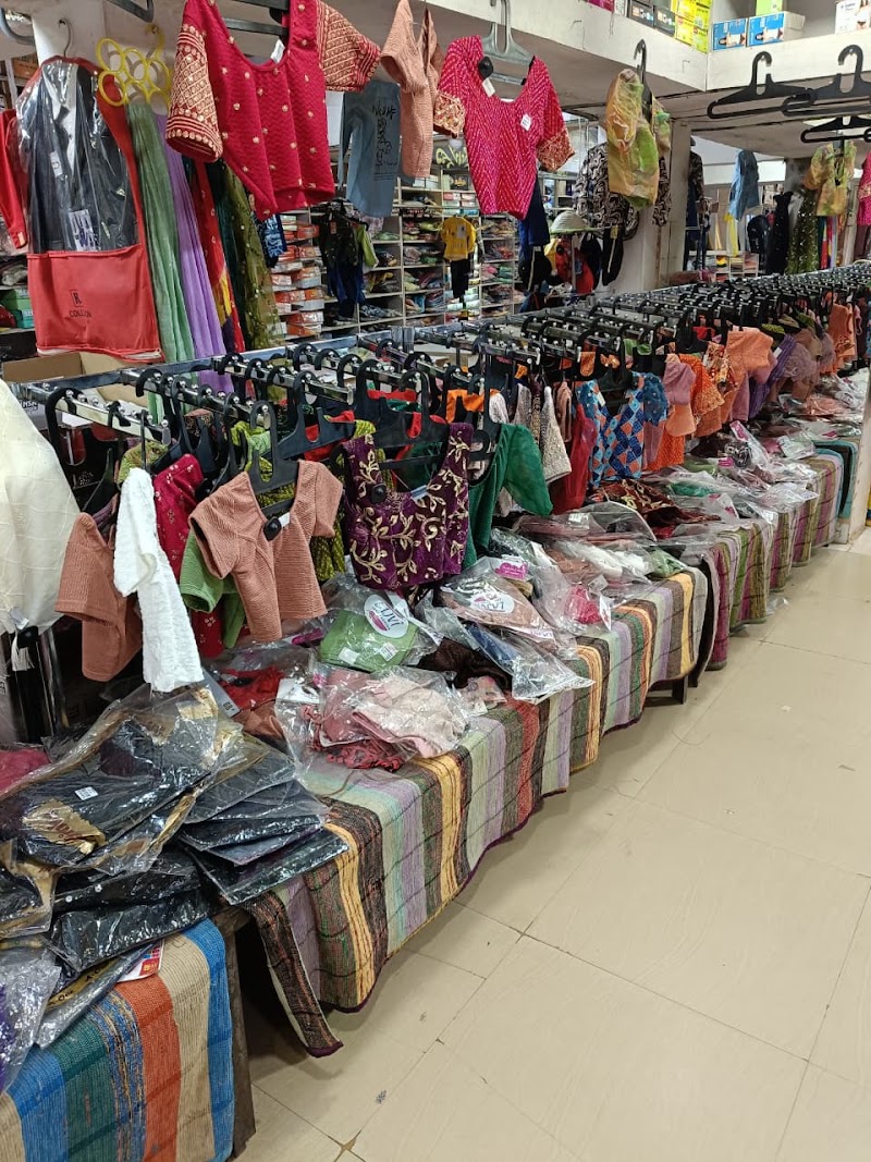 Harish Bazar – Trendy Sarees, Kurtis, Shirts & Pants at best prices in Patan. Retail & wholesale with fresh weekly arrivals. - Harish Bazar – Trendy Sarees, Kurtis, Shirts & Pants at best prices in Patan. Retail & wholesale with fresh weekly arrivals., HARISH CLOTHES, MILL PARA, BHARAR CHOWK, college road, Patan, Chhattisgarh 491111, India
