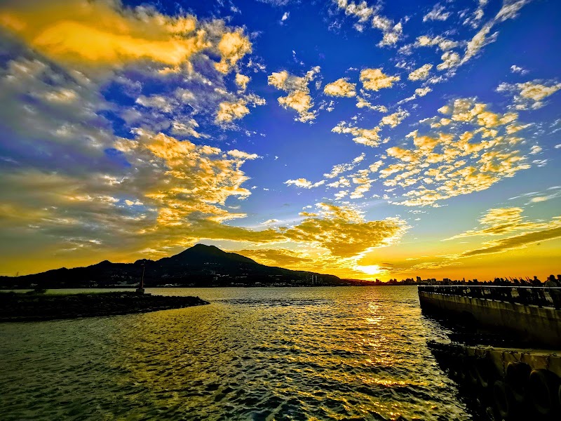 Tamsui Golden Anchor - Tamsui Golden Anchor, Huanhe Rd, Tamsui District, New Taipei City, Taiwan 251