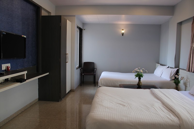 Hotel Forest View, Mahabaleshwar - Hotel Forest View, Mahabaleshwar Hotel Forest View, 299/B, Behind hotel Latanand Residency, Tanu Patel Street Main Market, Mahabaleshwar, Maharashtra 412806, India