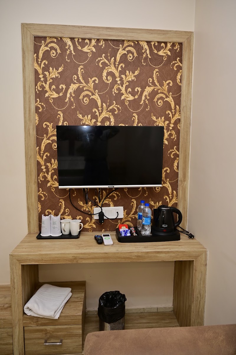 The Seven's Hotel - The Seven's Hotel B.2/280, Assi - Lanka Rd, near to ABHAY CINEMA, Anandbagh, BHADAINI, Varanasi, Uttar Pradesh 221005, India