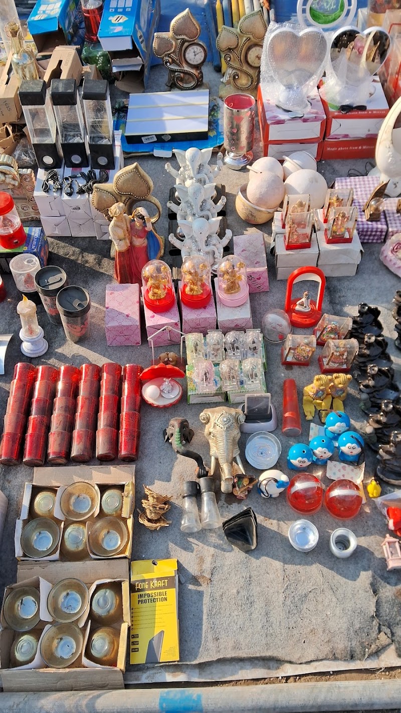 Rajkot Ravivari Market - Rajkot Ravivari Market, Doordarshan Kendra Colony, GIDC, Rajkot, Gujarat 360003, India