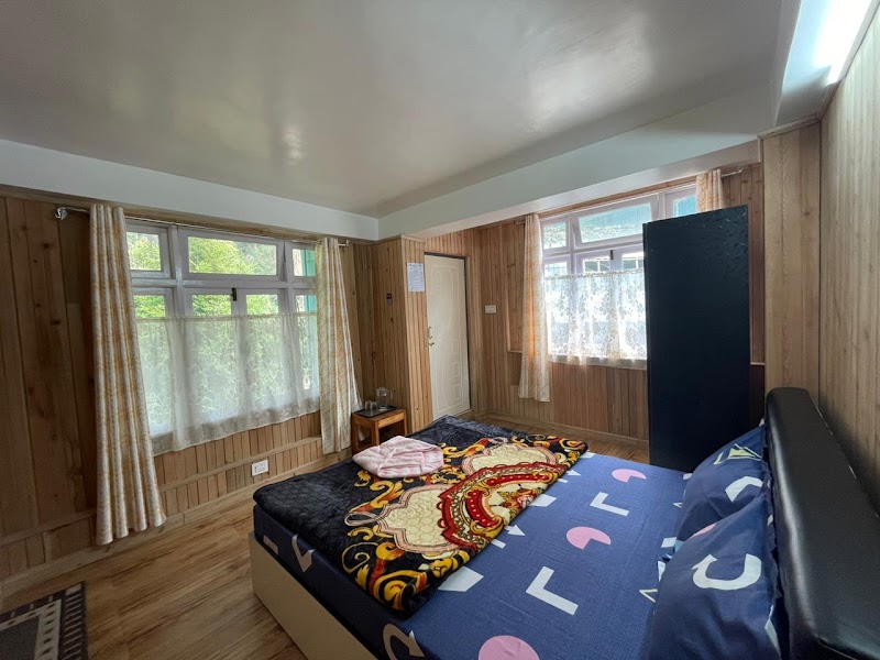 Mountain Manor Homestay - Mountain Manor Homestay 11, dr yen singh road, near st roberts school, Chauk Bazaar, Darjeeling, West Bengal 734101, India