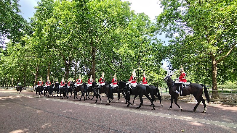 Buckingham Palace Garden - Buckingham Palace Garden Buckingham Palace, Constitution Hill, Spur Rd, London SW1A 1AA, UK