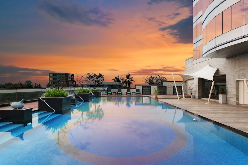 Holiday Inn Cochin, an IHG Hotel - Holiday Inn Cochin, an IHG Hotel, A Junction, 33/1739, National Highway Bypass, Chakkaraparambu, Vennala, Kochi, Keralam 682028, India