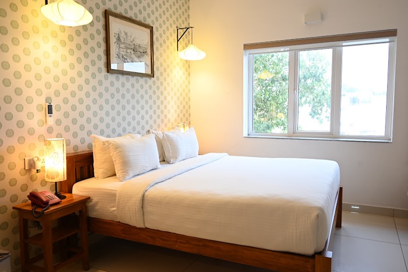 Hotel Aura By Woco Stays - Hotel Aura By Woco Stays 226, Mission St, MG Road Area, Puducherry, 605001, India