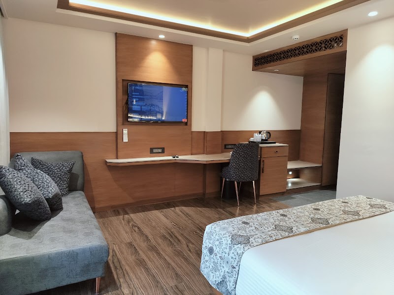 Royal Lakshmi Palace - Royal Lakshmi Palace, RQXX+V9G, Lal Bahadur Nagar, Chandrakala Colony, Mata colony, Jaipur, Rajasthan 302018, India
