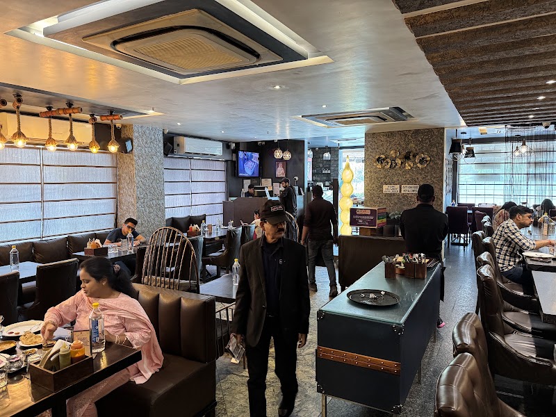 Makkhan's Veg Restaurant - Makkhan's Veg Restaurant 8-9, Tulsiani Grace 25-Edmonston Road, Civil Lines, Prayagraj, Uttar Pradesh 211001, India