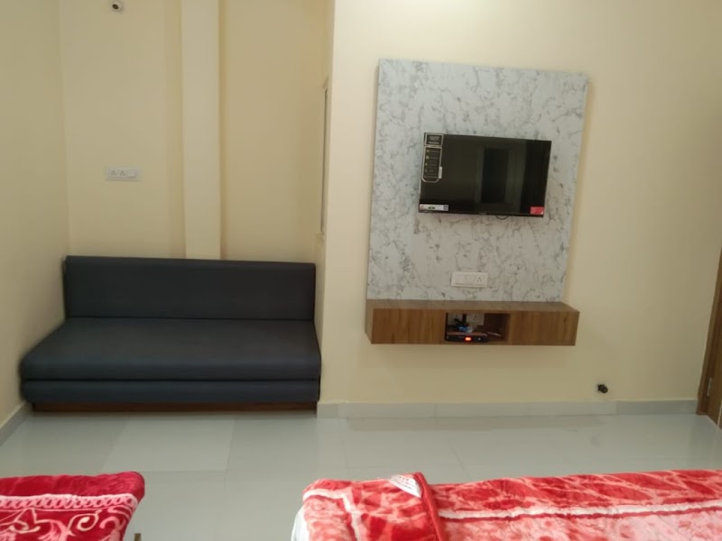 Maa Tulsi guest house - Maa Tulsi guest house, mahakal temple ke samne, 617/1, Gali no 1, opposite Mahakal temple, Jaisinghpura, Ujjain, Madhya Pradesh 456006, India