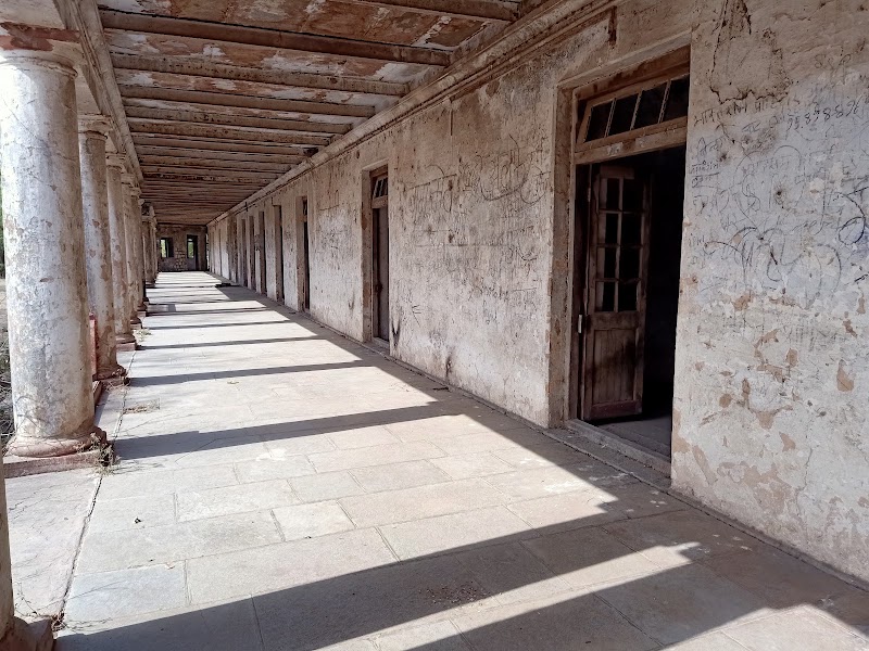Kaliyadeh Palace - Kaliyadeh Palace Island on the bank of Kshipra River, 6QXH+J5G, Madhya Pradesh 456003, India