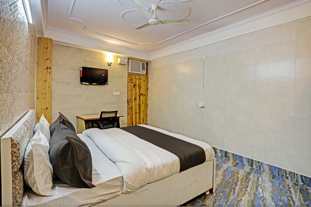 Collection O by OYO Aditya Inn Sector 66 Noida Near Adarsh Pariksha Kendra - Collection O by OYO Aditya Inn Sector 66 Noida Near Adarsh Pariksha Kendra plot no 129, Gali No. 7, Block M, Mamura, Sector 66, Noida, Uttar Pradesh 201309, India