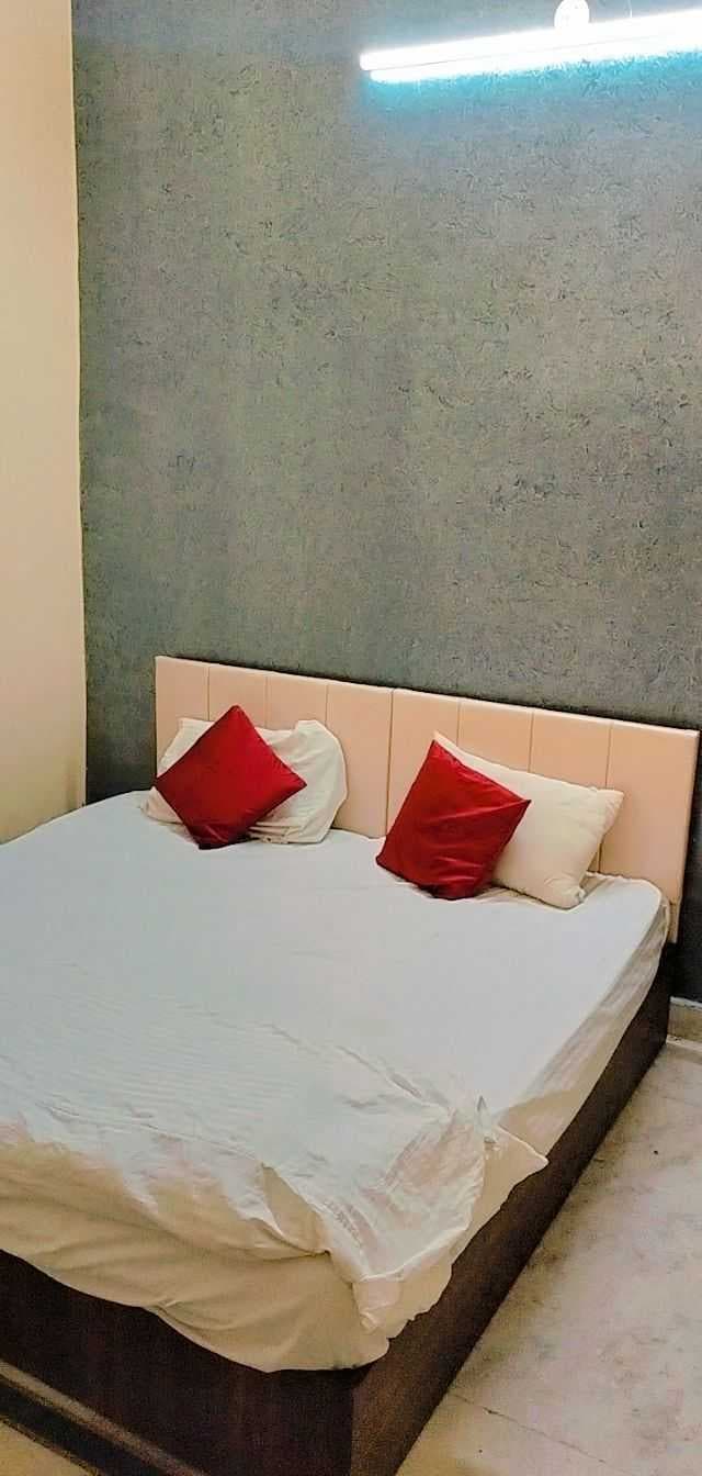 OYO Crown Hotel And Banquets - OYO Crown Hotel And Banquets plot no - 57A, 57b, Neelam Bata Rd, AC Nagar, New Industrial Township, Faridabad, Haryana 121001, India
