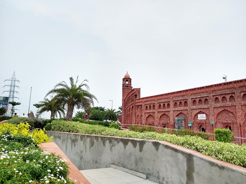 Punjab State War Heros' Memorial & Museum - Punjab State War Heros' Memorial & Museum India Gate Attari-Wagah, Road, Shri Guru Amar Dass Nagar, Chheharta, Amritsar, Gumanpura, Punjab 143105, India