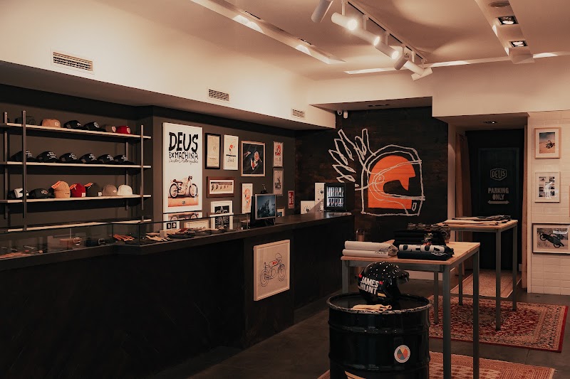 Deus Ex Machina - Valencia Store - Deus Ex Machina - Valencia Store, C/ de Ciril Amorós, 49, L'Eixample, 46004 València, Valencia, Spain