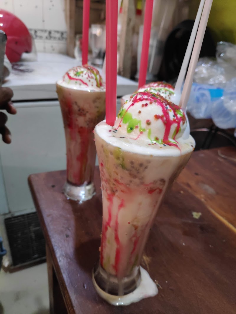 Shakes Inn - Shakes Inn, VJGG+F22, Eravipuram - Pallimukku Rd, Vadakkevila, Kollam, Keralam 691010, India