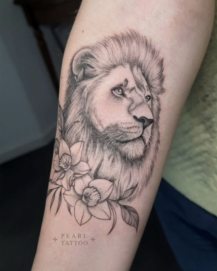 Pearl Tattoo - Studio de tatouage privé - Pearl Tattoo - Studio de tatouage privé 4 Rue du Château, 44640 Le Pellerin, France