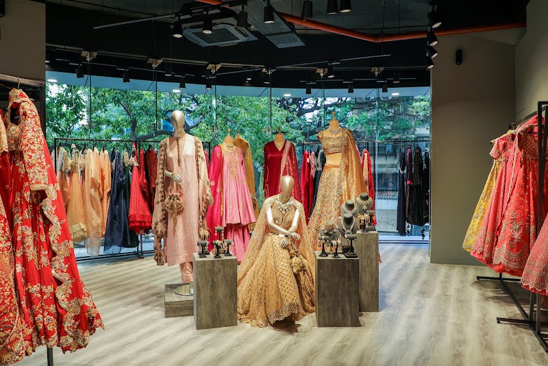 Pernia's Pop-up Studio, Linking Road, Santacruz West - Pernia's Pop-up Studio, Linking Road, Santacruz West, CTS No. G-136, Junction of Vallabhbhai Patel Road (Linking Road, and, JK Mehta Rd, Santacruz (West), Mumbai, Maharashtra 400054, India